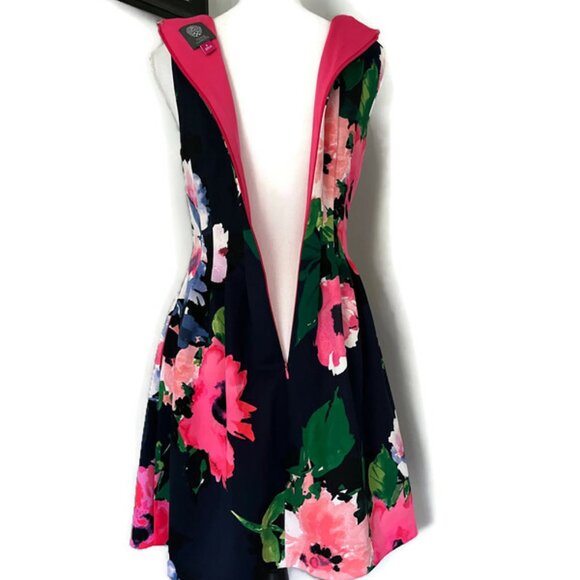 Vince Camuto Floral Dress with Pockets - Picture 5 of 8